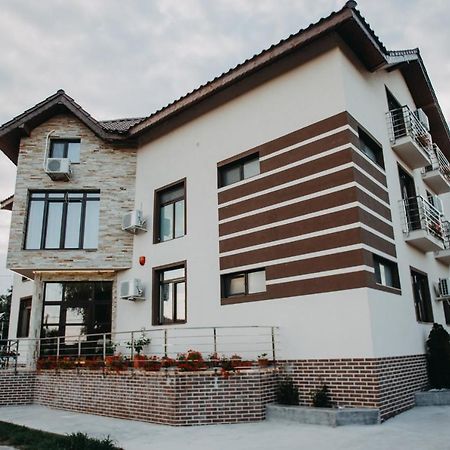Pensiunea Jacqueline Târgu Jiu Esterno foto